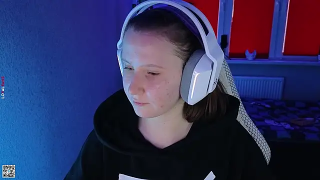 mon lola online show from October 9, 2025, 1:11 pm