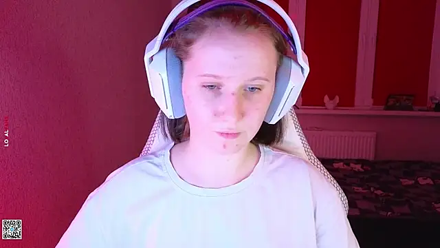 mon lola online show from September 23, 2025, 5:09 pm