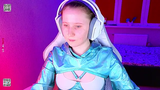 mon lola online show from April 22, 2026, 5:09 pm