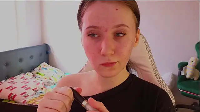 mon lola online show from March 17, 2025, 7:35 am