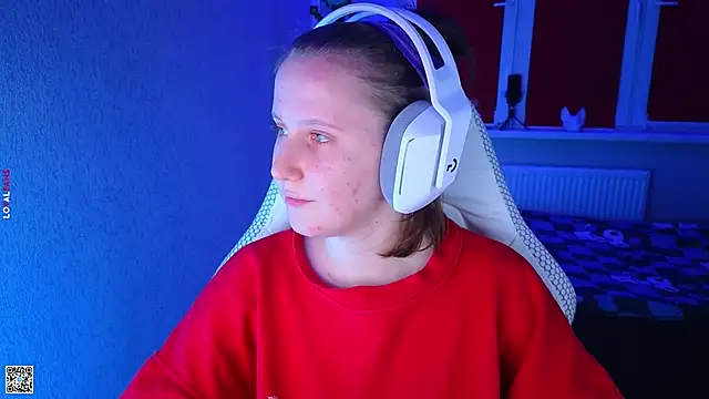 mon lola online show from October 14, 2025, 3:23 pm