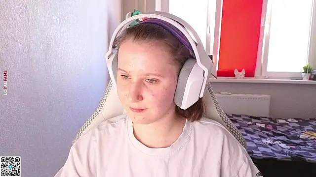 mon lola online show from September 24, 2025, 1:28 pm