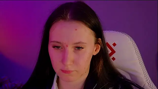 mon lola online show from March 15, 2025, 5:37 pm