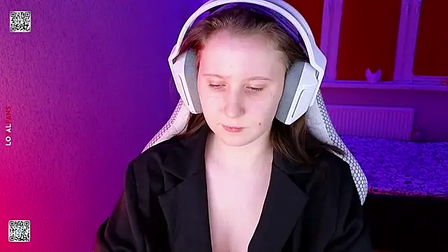 mon lola online show from April 14, 2026, 4:12 pm