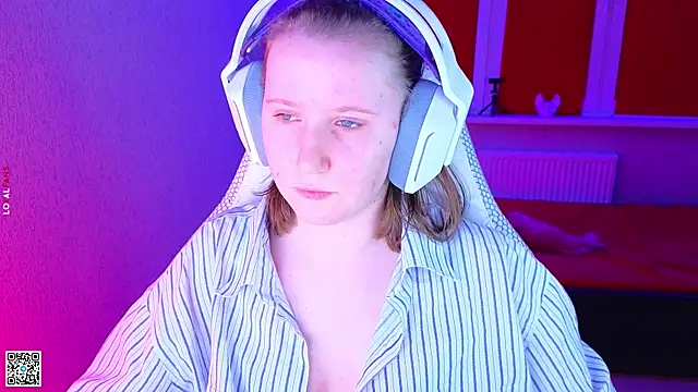 mon lola online show from November 22, 2025, 2:27 pm