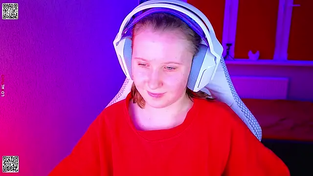 mon lola online show from December 2, 2025, 5:03 pm