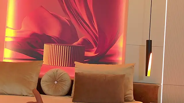 RubyLuxee online show from October 1, 2025, 4:50 am