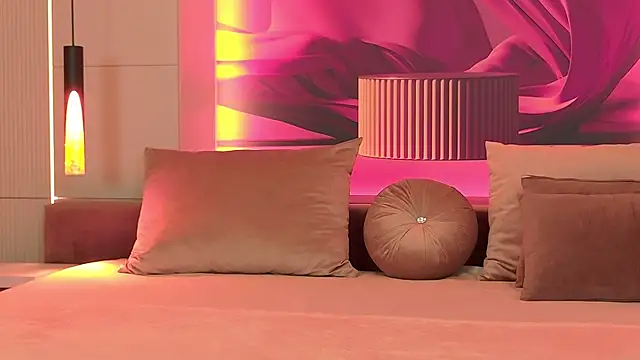 RubyLuxee online show from November 22, 2025, 6:12 am