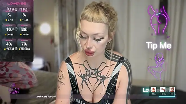 Gloryyaa online show from April 13, 2026, 9:41 pm