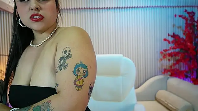 Emma Walkerr  online show from October 1, 2025, 7:07 pm