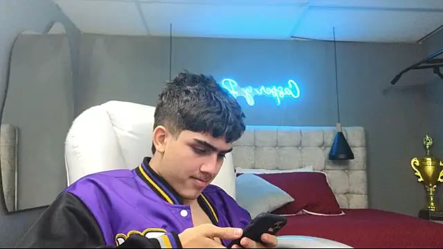 Snapshot of Tommy18__ chatting on February 27, 2025, 10:22 am Tommy18 online show from February 27, 2025, 10:22 am