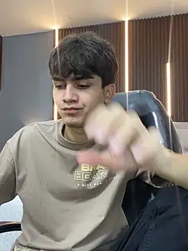 Snapshot of Tommy18__ chatting on September 27, 2025, 3:34 am Tommy18 online show from September 27, 2025, 3:34 am
