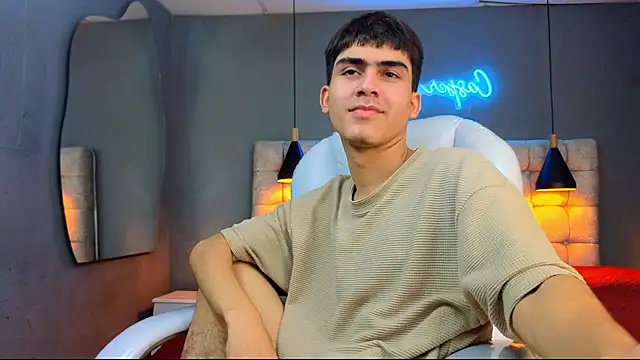 Snapshot of Tommy18__ chatting on February 26, 2025, 9:55 am Tommy18 online show from February 26, 2025, 9:55 am