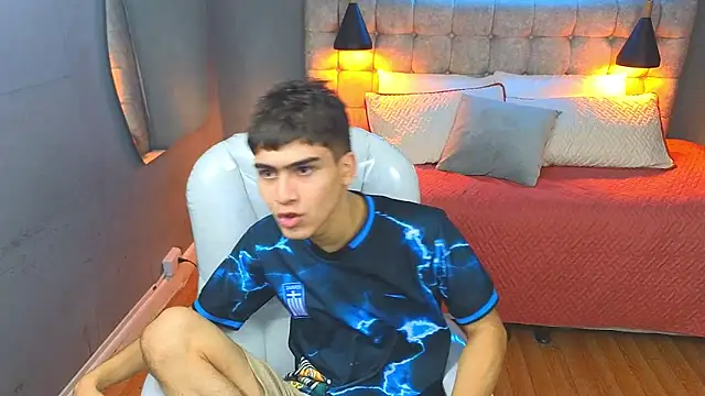 Snapshot of Tommy18__ chatting on February 21, 2025, 6:40 am Tommy18 online show from February 21, 2025, 6:40 am