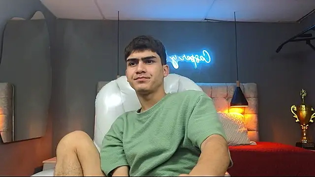 Snapshot of Tommy18__ chatting on February 25, 2025, 5:41 am Tommy18 online show from February 25, 2025, 5:41 am