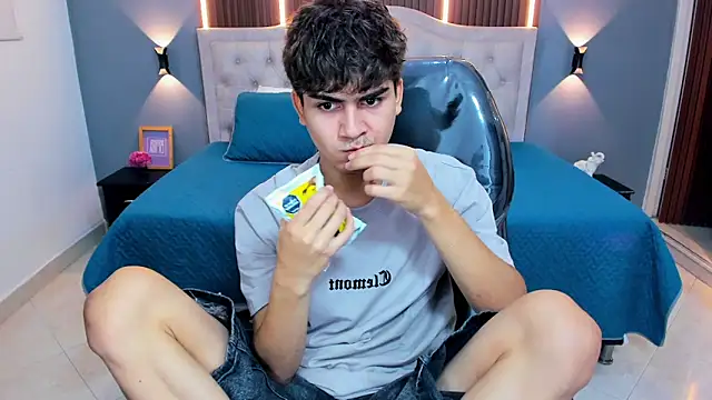 Tommy18   online show from March 14, 2026, 3:34 am