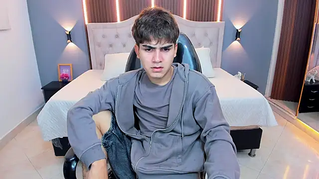 Tommy18   online show from January 11, 2026, 3:24 am