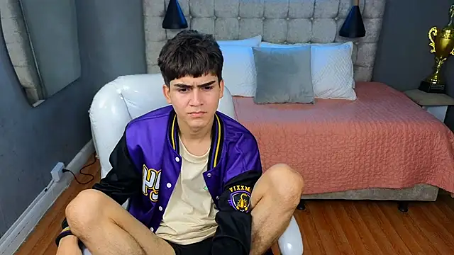 Snapshot of Tommy18__ chatting on March 11, 2025, 10:18 am Tommy18 online show from March 11, 2025, 10:18 am