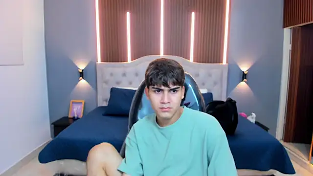 Tommy18   online show from November 16, 2025, 3:33 am