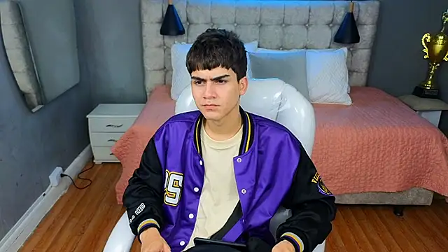 Snapshot of Tommy18__ chatting on March 11, 2025, 7:14 am Tommy18 online show from March 11, 2025, 7:14 am