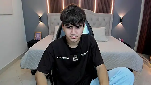 Tommy18   online show from December 3, 2025, 3:51 am