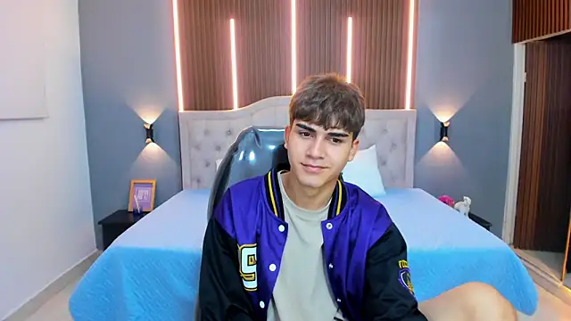 Tommy18   online show from November 7, 2025, 3:33 am