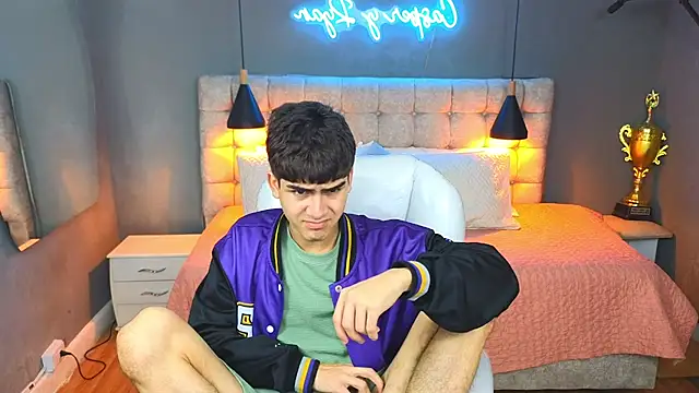 Snapshot of Tommy18__ chatting on March 9, 2025, 6:50 am Tommy18 online show from March 9, 2025, 6:50 am