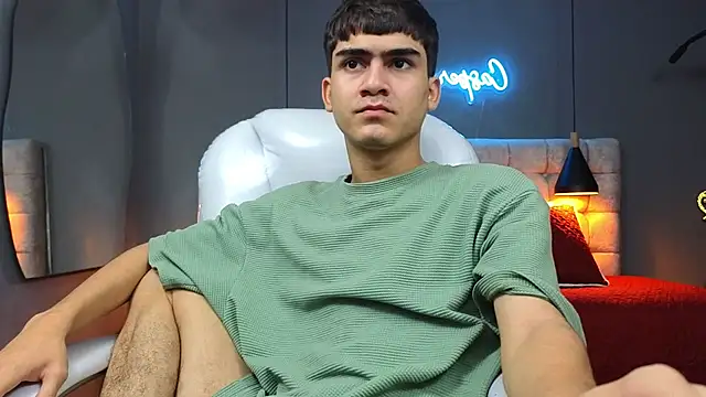 Snapshot of Tommy18__ chatting on February 23, 2025, 6:28 am Tommy18 online show from February 23, 2025, 6:28 am