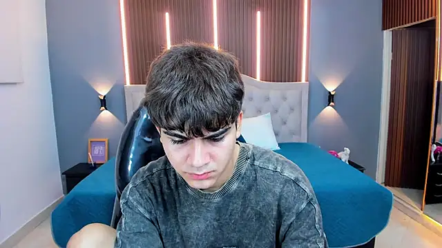 Tommy18   online show from November 26, 2025, 3:28 am