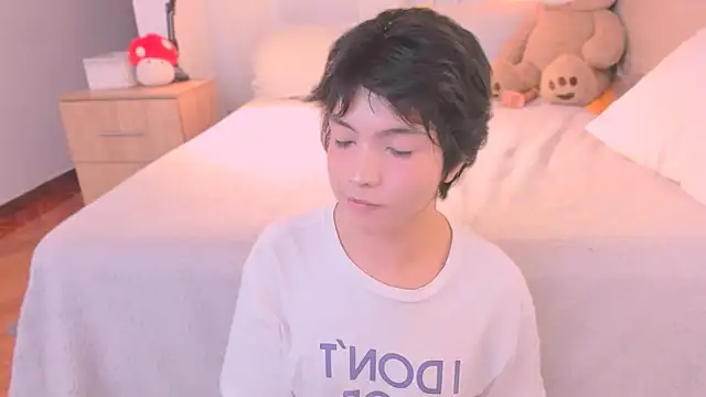 Snapshot of AllanYong18 chatting on February 14, 2026, 7:30 am AllanYong18 online show from February 14, 2026, 7:30 am