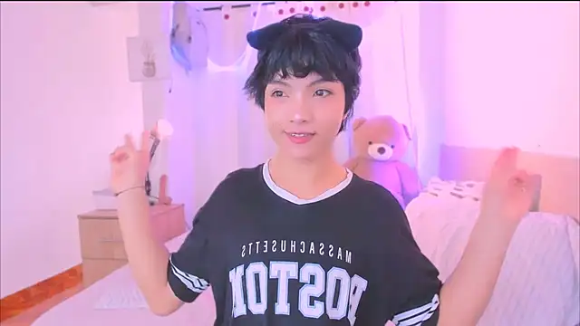 AllanYong18 online show from November 2, 2025, 3:17 pm