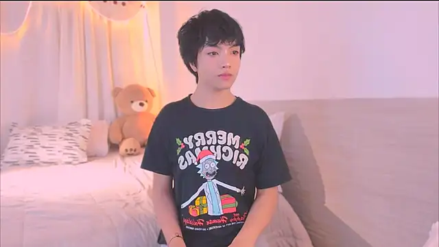 AllanYong18 online show from November 13, 2025, 1:04 pm