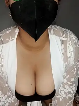 Snapshot of Queen_princes chatting on October 19, 2025, 4:37 am Queen princes online show from October 19, 2025, 4:37 am