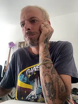 xtrppyx online show from October 10, 2025, 1:45 pm