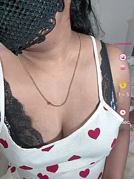 Snapshot of ArathyNambyarMallu chatting on June 8, 2026, 1:28 am ArathyNambyarMallu online show from June 8, 2026, 1:28 am