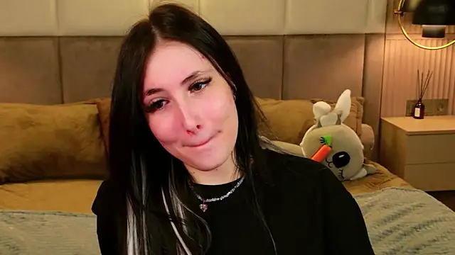 EmmaLawrens online show from April 10, 2026, 10:44 am