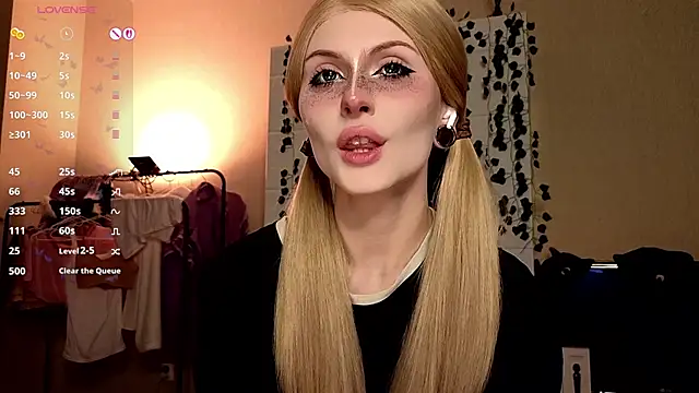 Emily  Mooree online show from October 18, 2025, 7:10 am