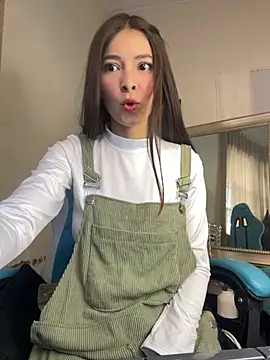 Snapshot of Aleska_Miami chatting on February 4, 2026, 2:12 pm Aleska Miami online show from February 4, 2026, 2:12 pm