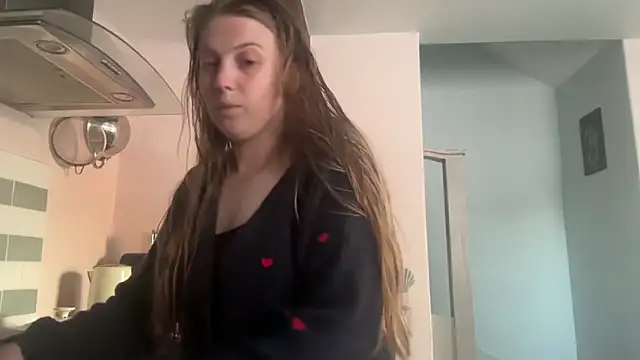 Ella-82 online show from April 28, 2026, 6:56 pm