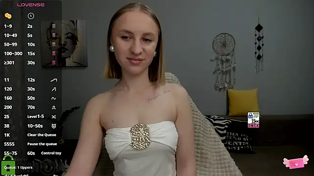 Snapshot of BeautyBlondy chatting on February 2, 2026, 3:33 pm BeautyBlondy online show from February 2, 2026, 3:33 pm