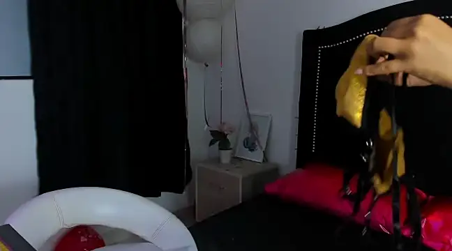 Cleo Hott online show from February 25, 2025, 4:03 am