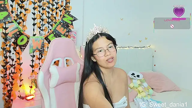 sweet dania  online show from October 24, 2025, 8:35 am