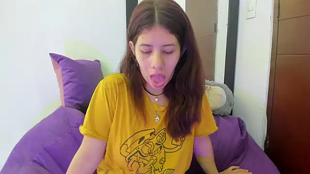 Snapshot of MiaQueen021 chatting on September 9, 2025, 2:48 pm MiaQueen021 online show from September 9, 2025, 2:48 pm