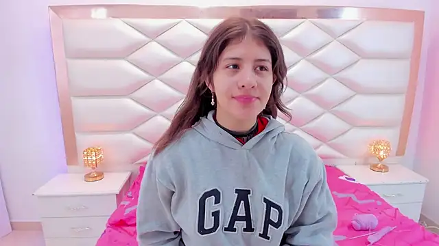 Snapshot of MiaQueen021 chatting on March 8, 2025, 12:30 pm MiaQueen021 online show from March 8, 2025, 12:30 pm