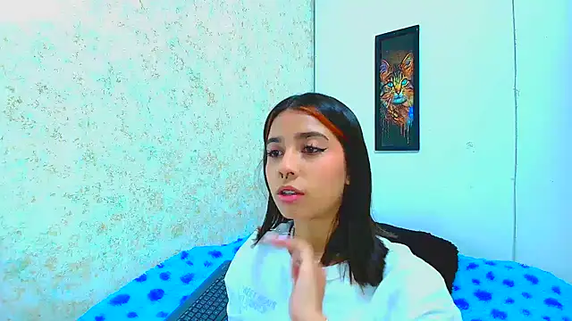 Rousse violett online show from March 7, 2025, 7:27 pm