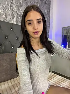 Snapshot of StefanyRousse chatting on May 27, 2026, 10:22 am StefanyRousse online show from May 27, 2026, 10:22 am