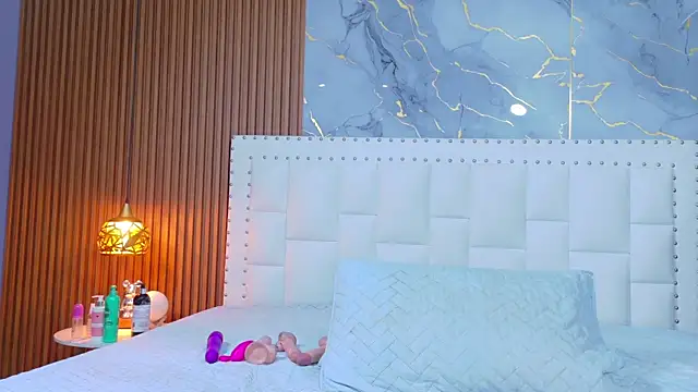 hotiergirl online show from February 21, 2026, 11:56 am