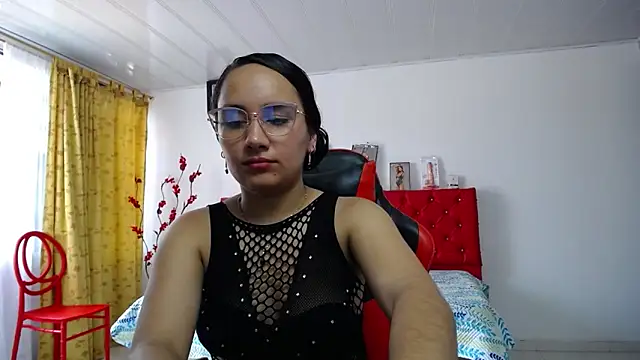 Maylin horny19 online show from March 26, 2026, 7:12 pm