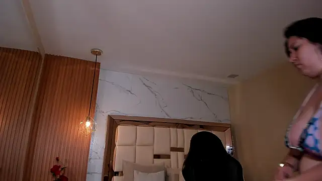 Snapshot of zoes_milee chatting on February 24, 2026, 11:22 am zoes milee online show from February 24, 2026, 11:22 am