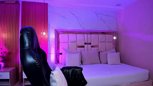 zoes milee online show from April 15, 2026, 11:38 am